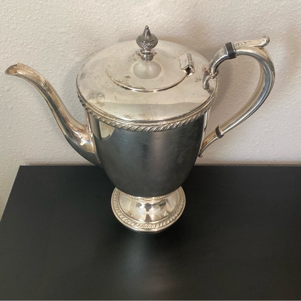 Vintage Oneida Haddon Silverplated Coffee/ Tea Pot Gadroon Border Hollowware